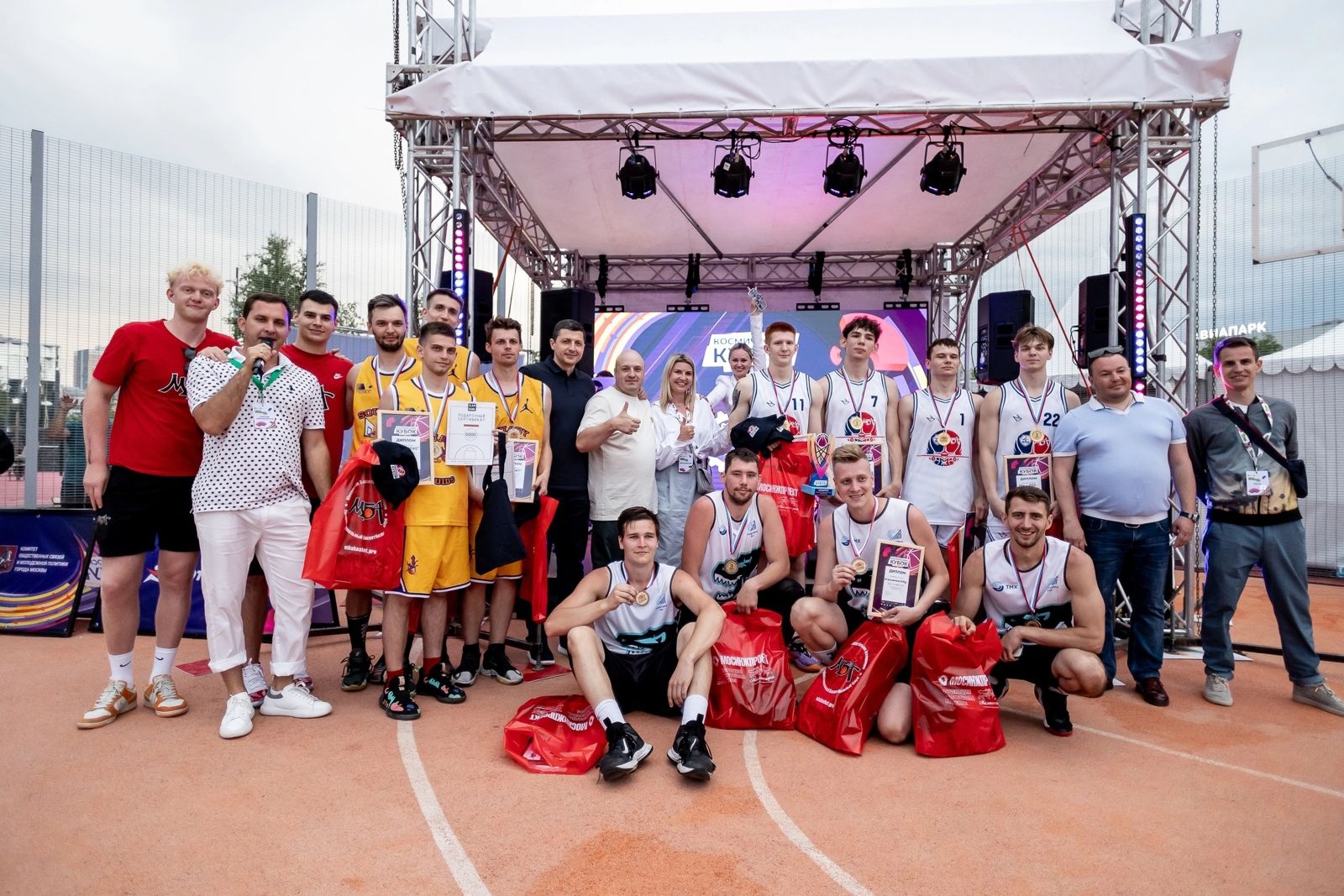 Баскетбольная команда Коломенского завода стала бронзовым призером турнира по стритболу «Космический кубок 4.0»