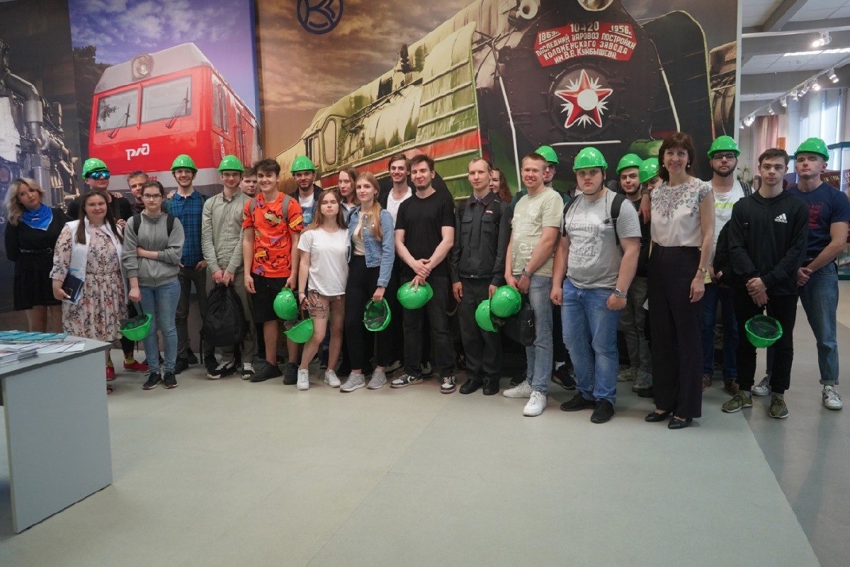 В музее Коломенского завода побывали представители различных структур Концерна Росэнергоатом, а также студенты 1 и 3 курсов Российского университета транспорта