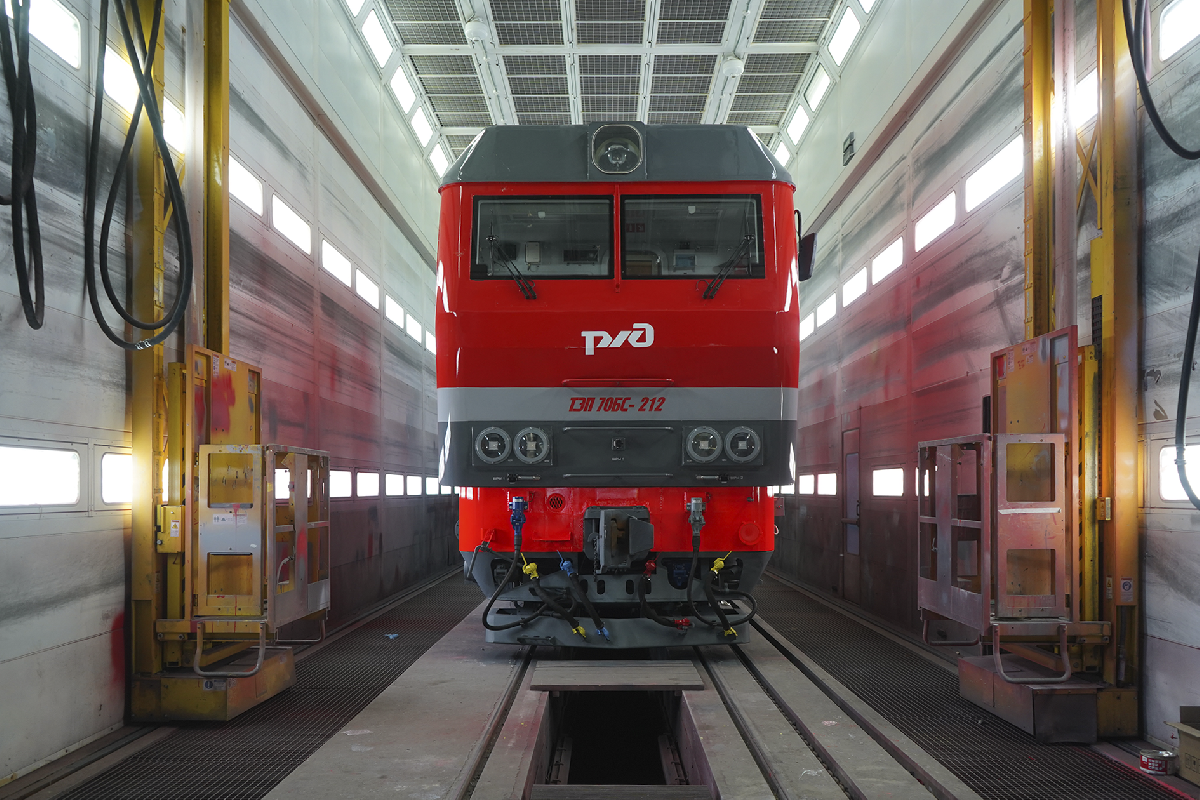 Коломенский завод занимается выпуском локомотивов уже более полутора веков! Первый паровоз вышел из ворот предприятия в далёком 1869 году.