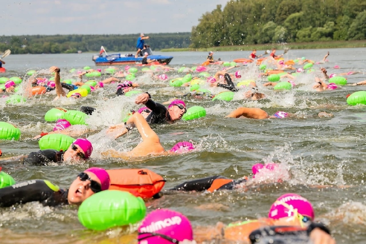 В последнюю неделю ушедшего лета слесарь - электромонтажник центра приёма-сдаточных испытаний Евгения Гребенюкова приняла участие в соревнованиях по плаванию на открытой воде Swimcup|TYR Open Water.
