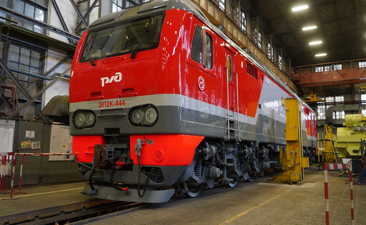 Коломенский завод получил сертификат соответствия на пассажирский электровоз ЭП2К